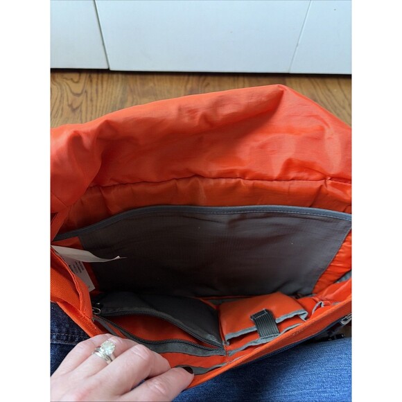 Patagonia Half Mass Messenger Bag Orange  Commuter Carry-On Laptop - Picture 6 of 6